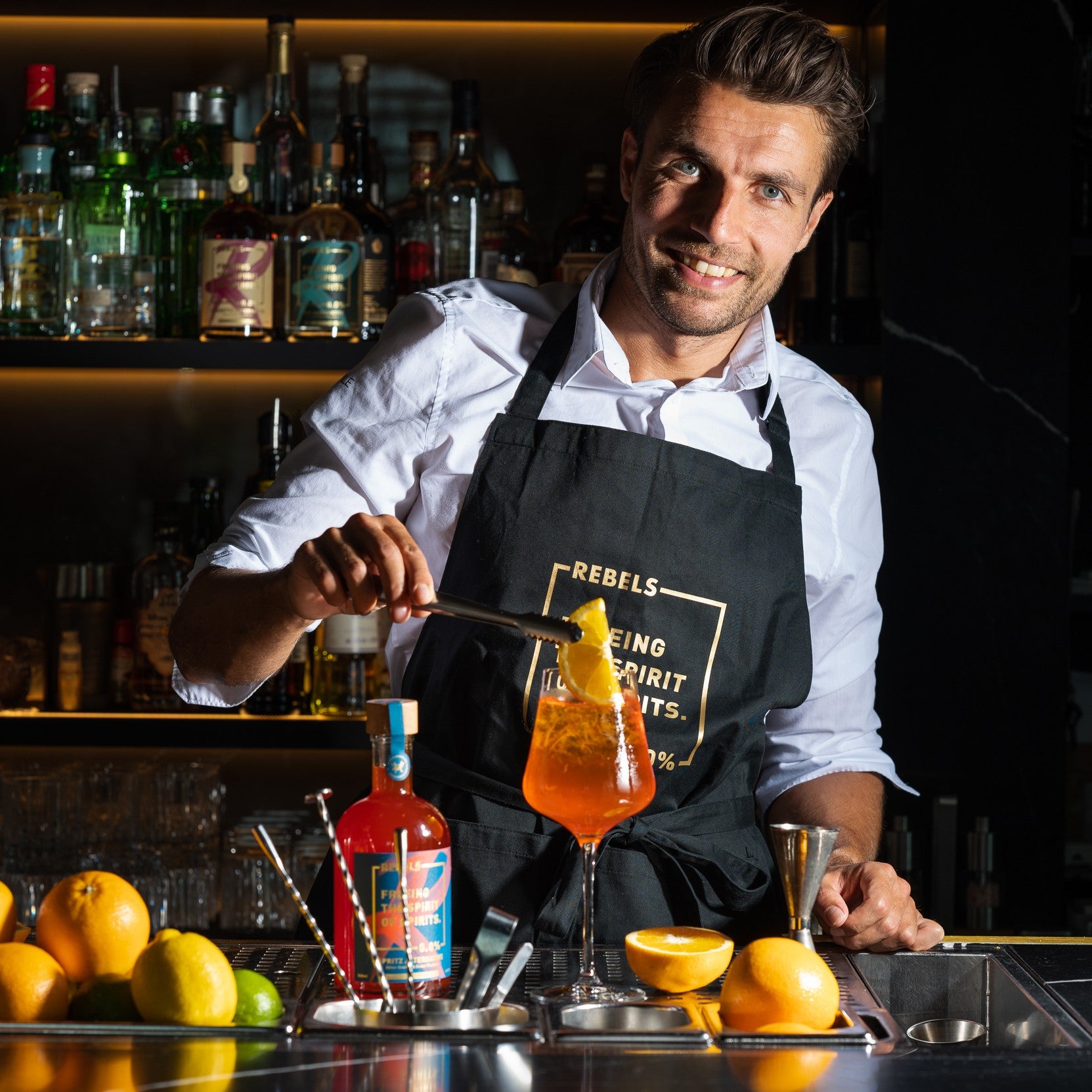Bartender aan de slag met de Rebels 0.0% spritz