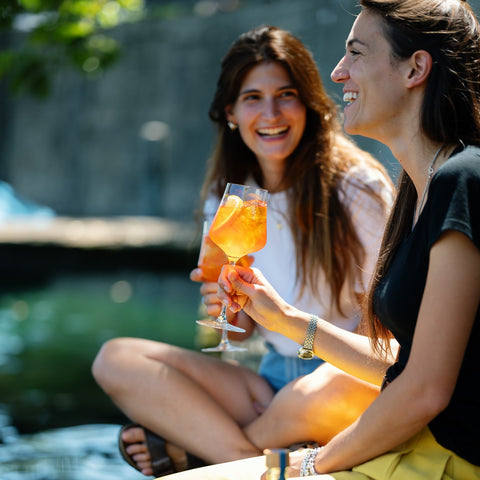 Heerlijke alcoholvrije spritz in de zon Heerlijke alcoholvrije spritz in de zon
