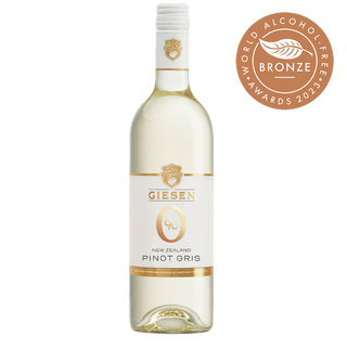 Packshot van de alcoholvrije witte wijn Giesen Pinot Gris.