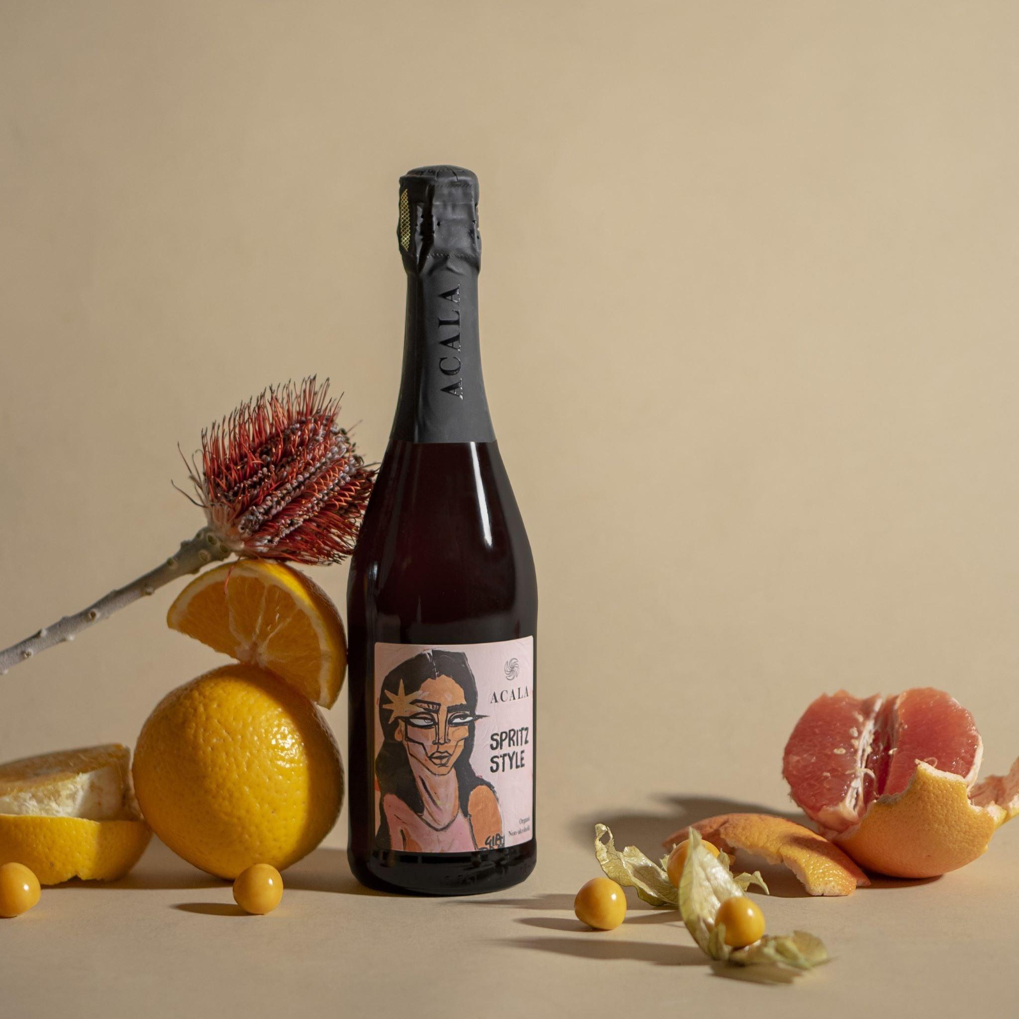 Acala Sparkling Tea Spritz Style met citrus fruit garnering