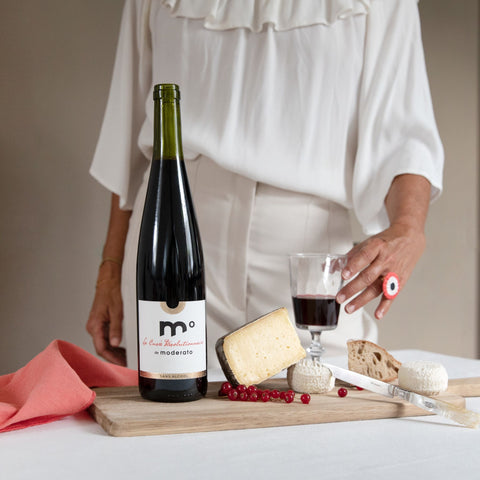 De alcoholvrije rode wijn van Moderato met bijpassende kaas