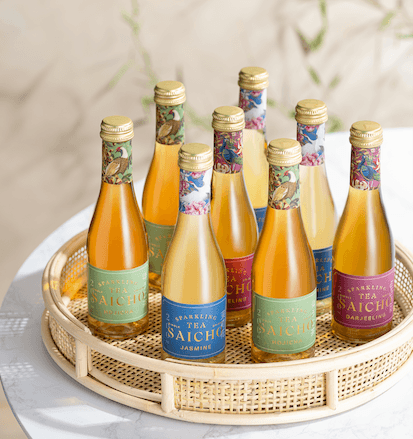Alle kleine sparkling tea flesjes van Saicho