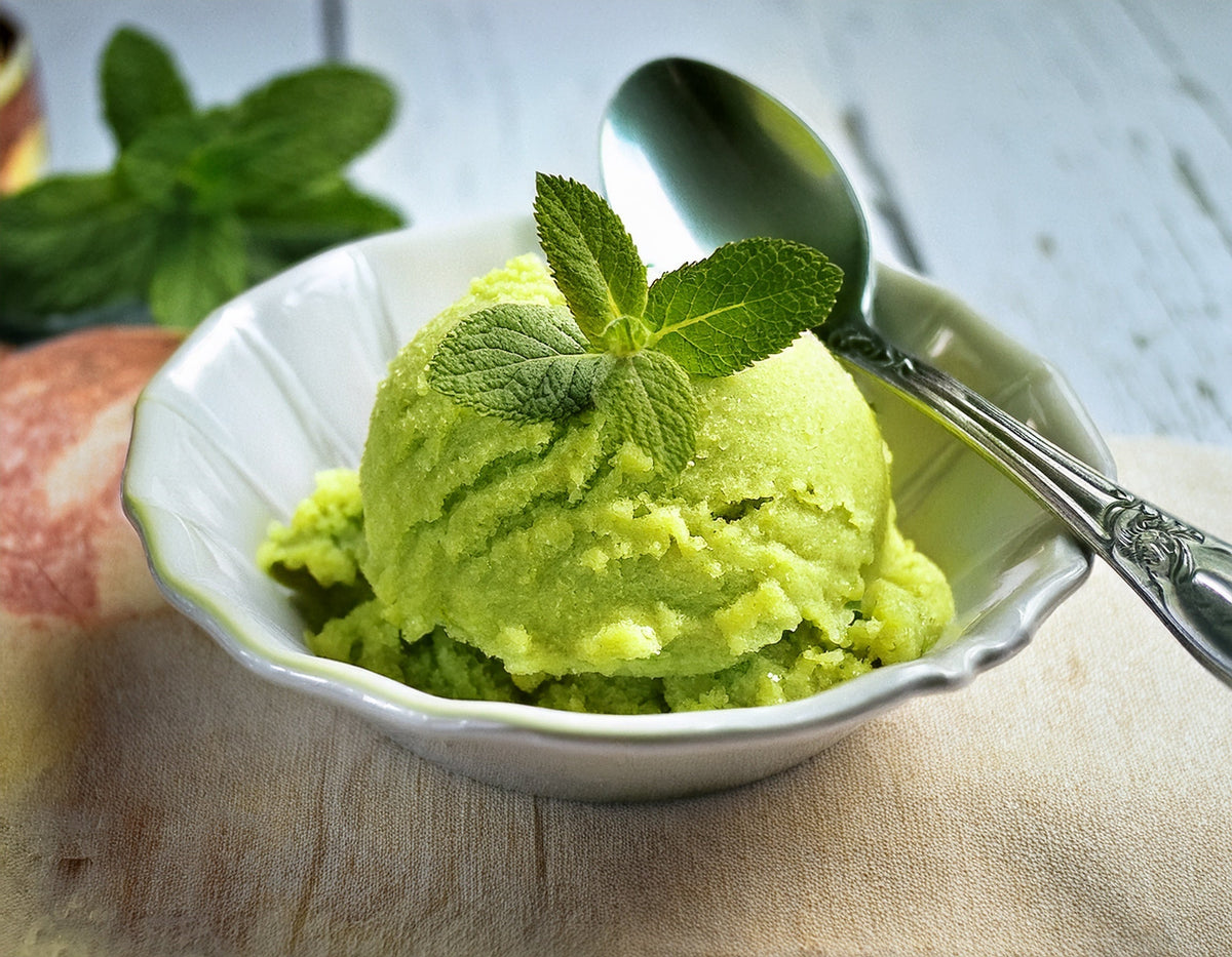 Grünes Apfelsorbet mit frischer Minze