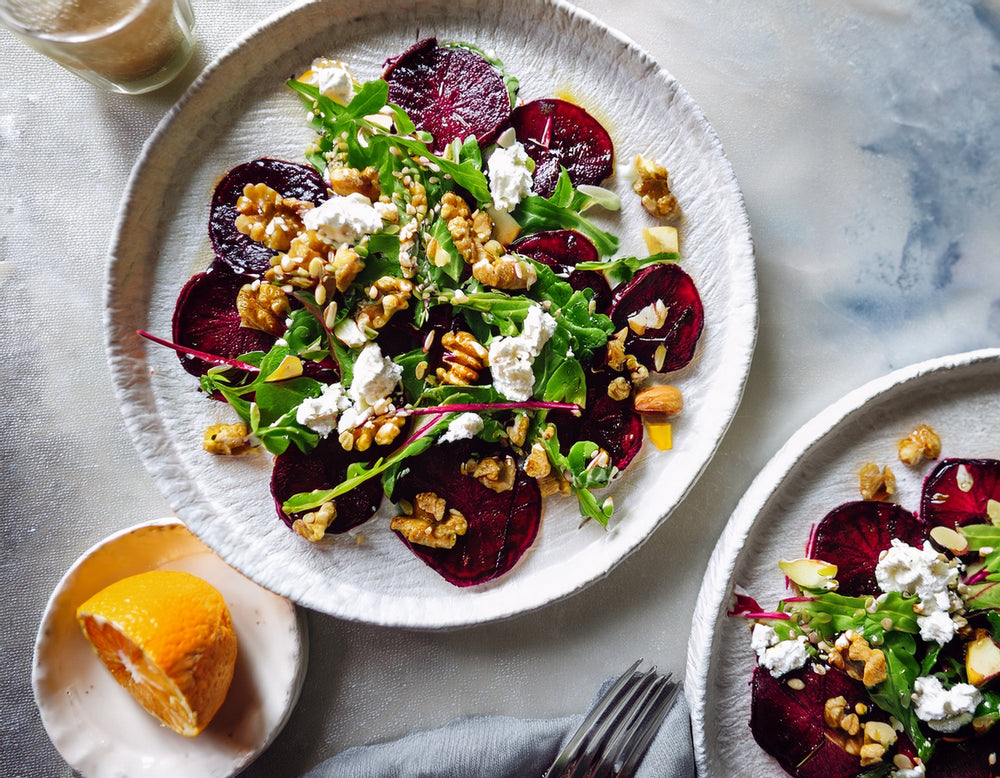 Salade van geroosterde bietjes met geitenkaas en walnoten Ⓥ