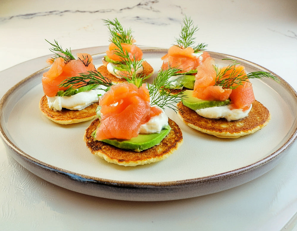 Blini mit Räucherlachs und Avocado