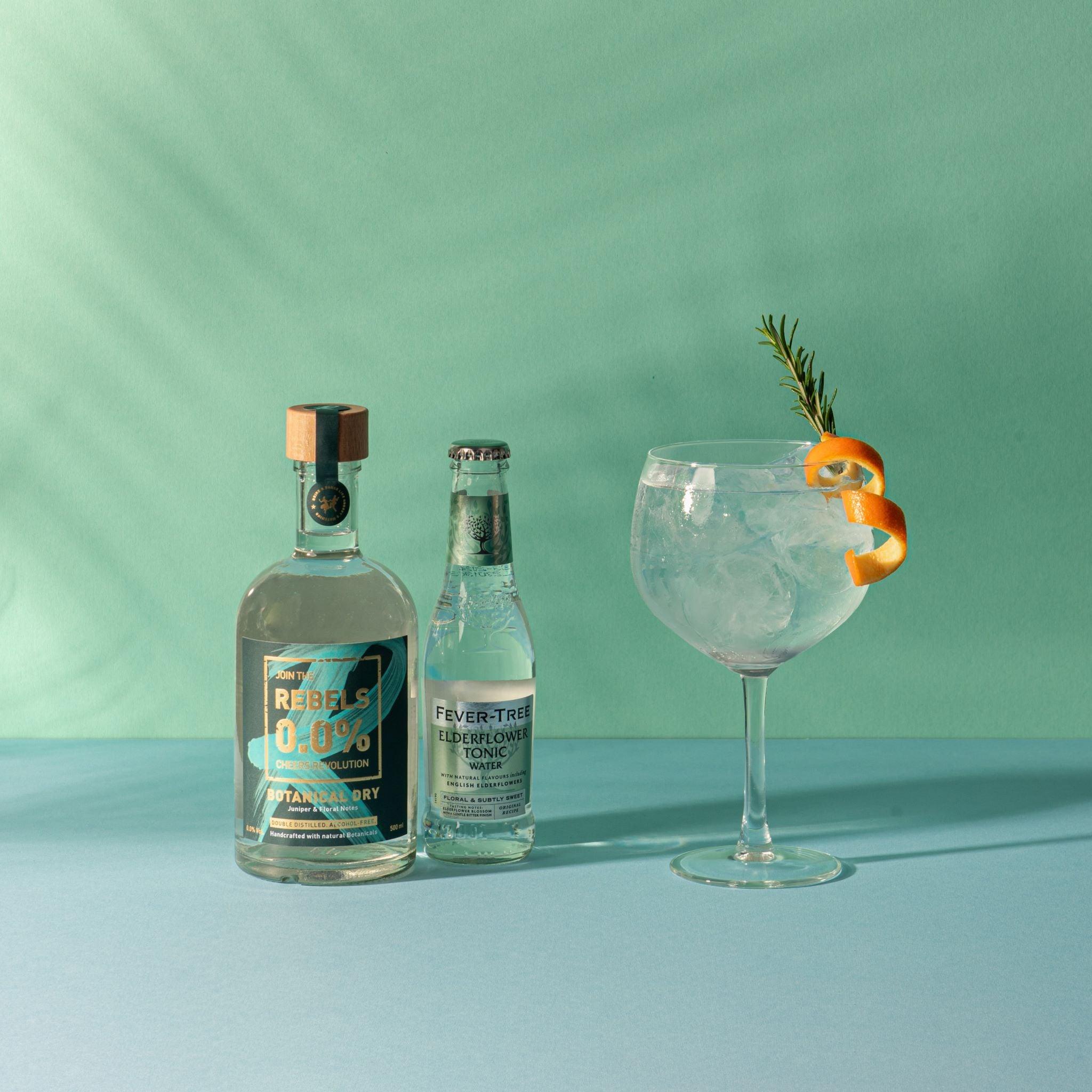 Fles Rebels 0.0% alcoholvrije gin, Fever-Tree tonic en gin tonic met sinaasappel en rozemarijn | World of NIX