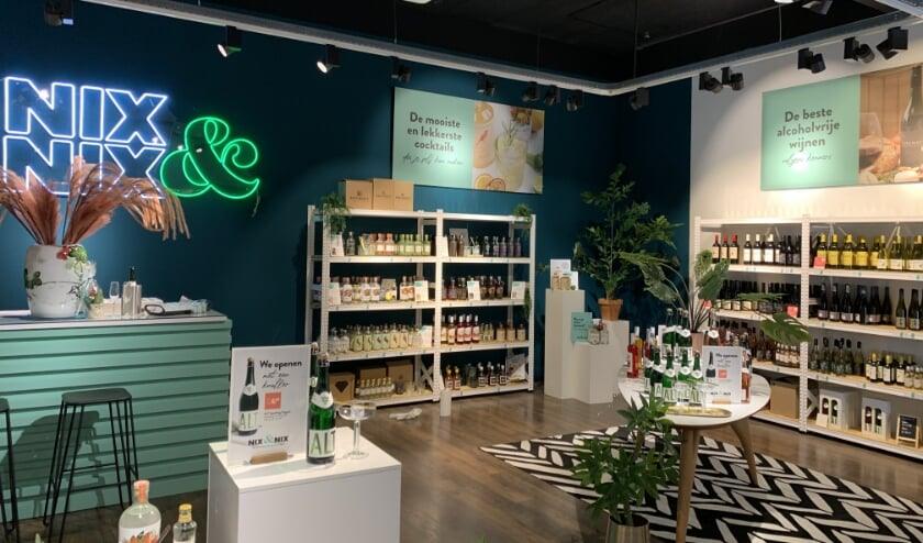 Interieur van een moderne winkel met alcoholvrije spirits, wijnen en sparkling tea | World of NIX