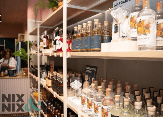 Winkelrek met alcoholvrije spirits, mocktails en flessen bij World of NIX winkel | World of NIX