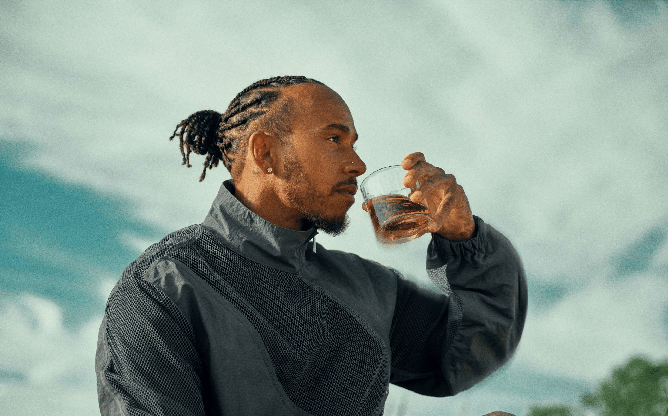 Alcoholvrije tequila van Almave wordt gedronken door Lewis Hamilton