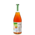 Fles Ambijus cider met een groene dop en een etiket dat overgaat van wit naar oranje, met tekst en afbeeldingen die wijzen op gefermenteerde appel en dennennaalden.