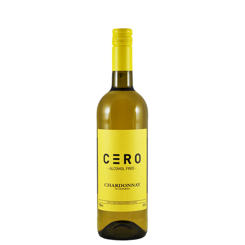 Een rechtopstaande fles CÈRO Alcoholvrije Chardonnay met een eenvoudig, modern etiket met zwarte en gouden kleuren op een witte achtergrond.