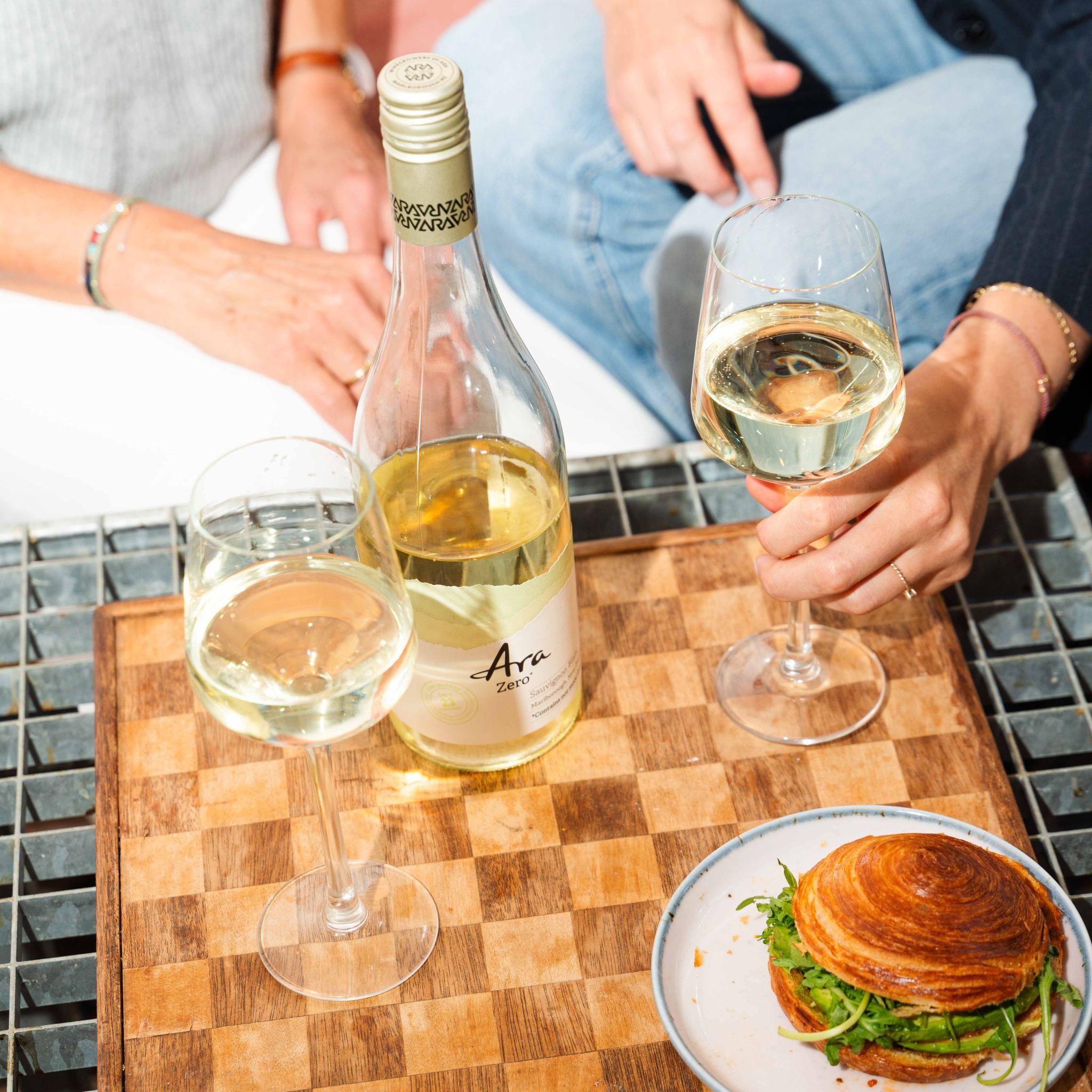 Lekkere borrel met de alcoholvrije witte wijn van Ara