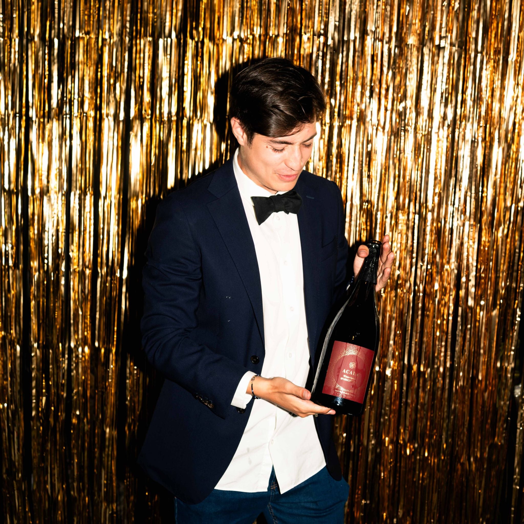 Feestelijke fles van Acala sparkling tea winter