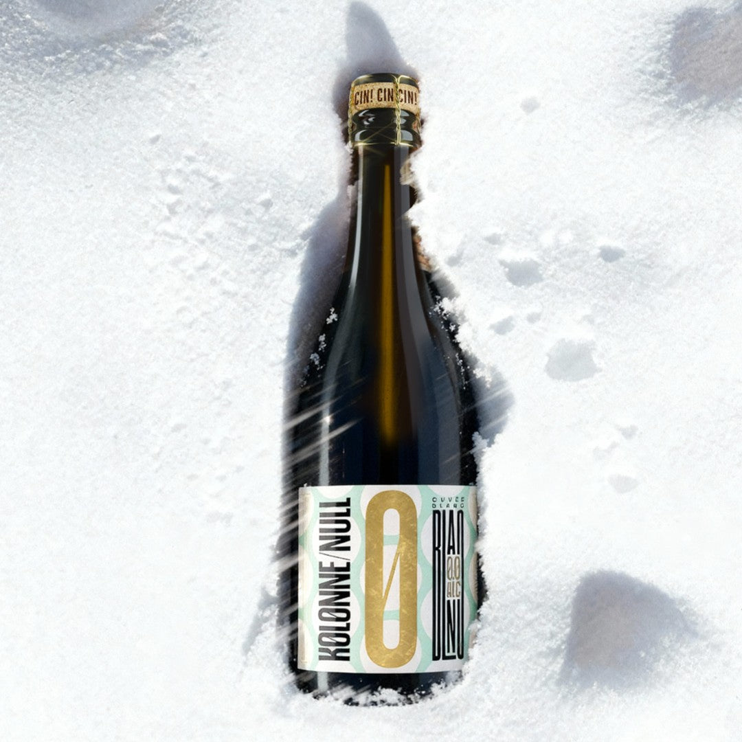 Kolonne Null alcoholvrije wijnfles in sneeuw, World of NIX, online shop alcoholvrij