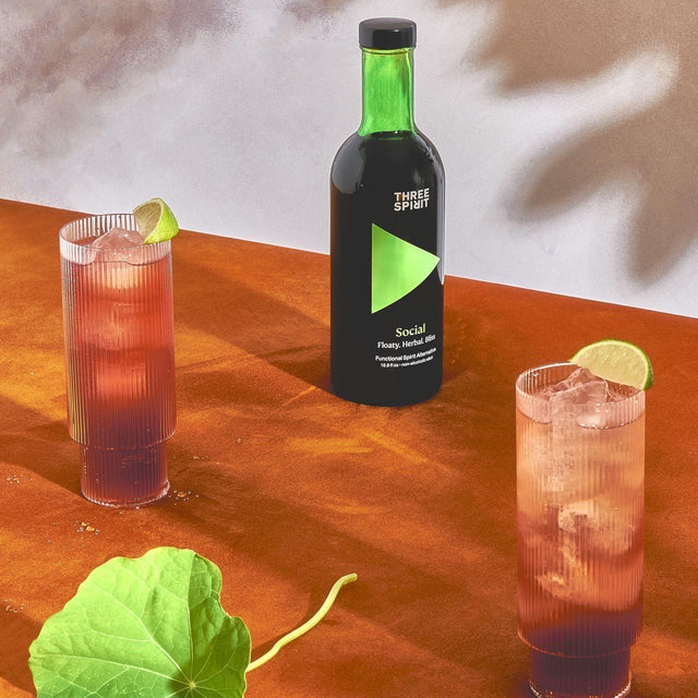 Mocktail met elixir van Three Spirit Social