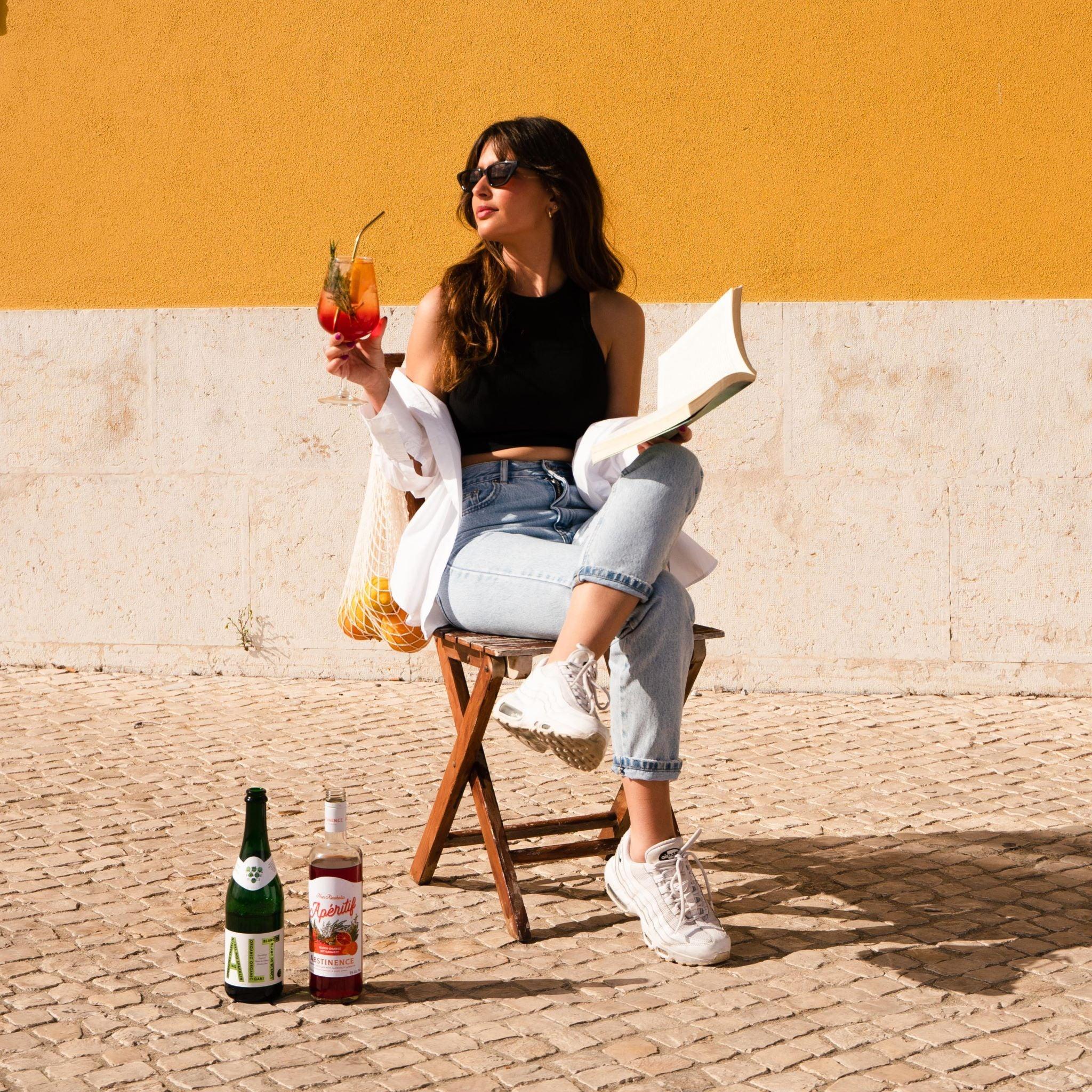 Genieten van een alcoholvrije spritz in het zonnetje
