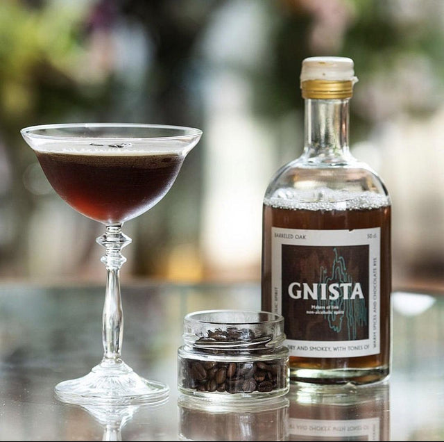 Mocktail met alcoholvrije whisky van Gnista Barreled Oak