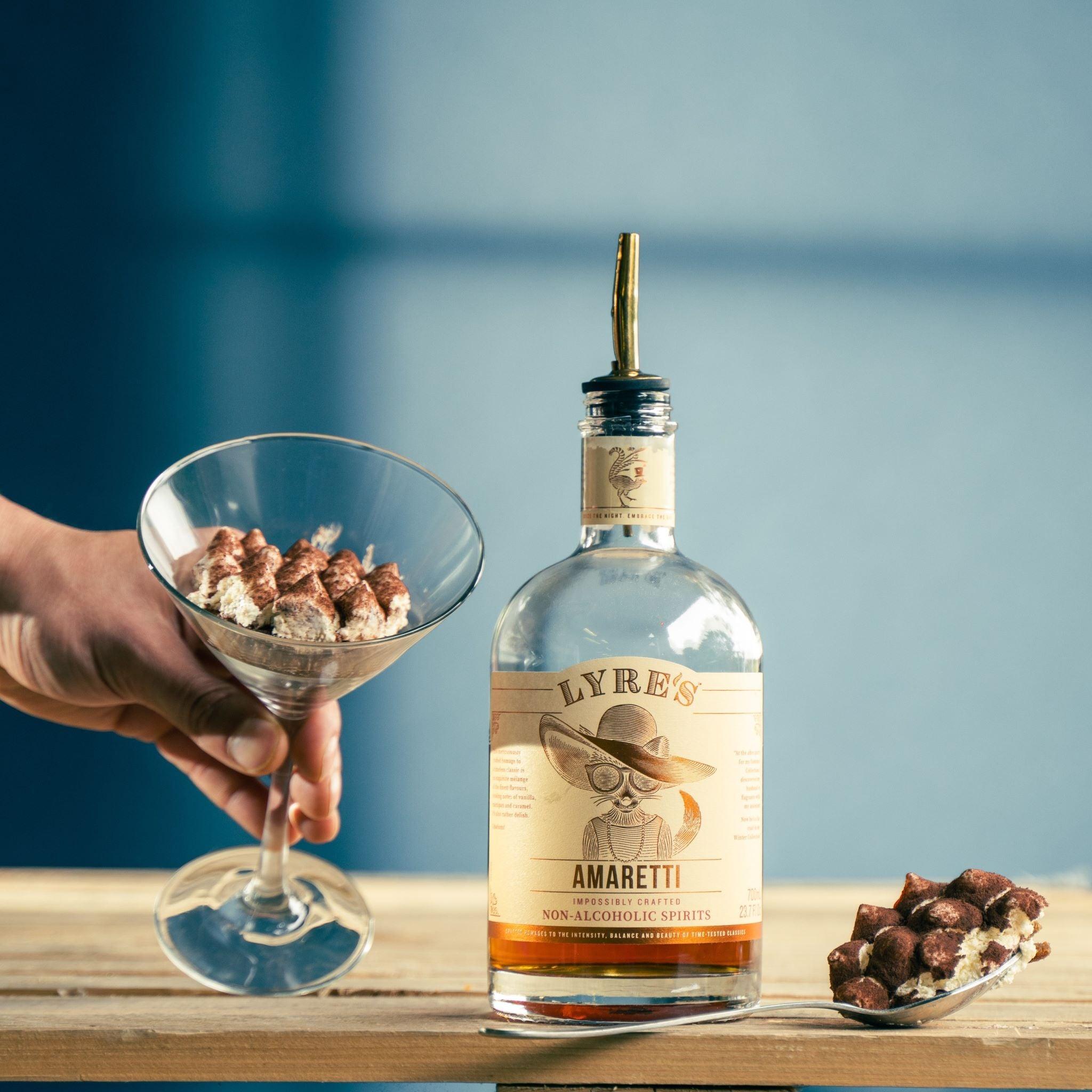 Alcoholvrije amaretto van Lyre's Amaretti met een bijpassend toetje