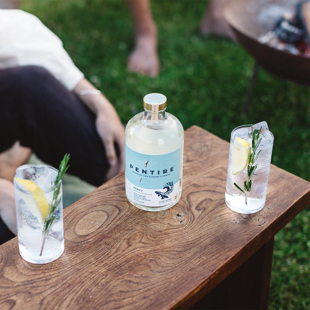 Alcoholvrije gin van Pentire in een glas als gin&tonic