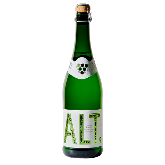 Fles ALT Blanc de Blancs alcoholvrij met levendige groene etikettering, staand tegen een helderwitte achtergrond.